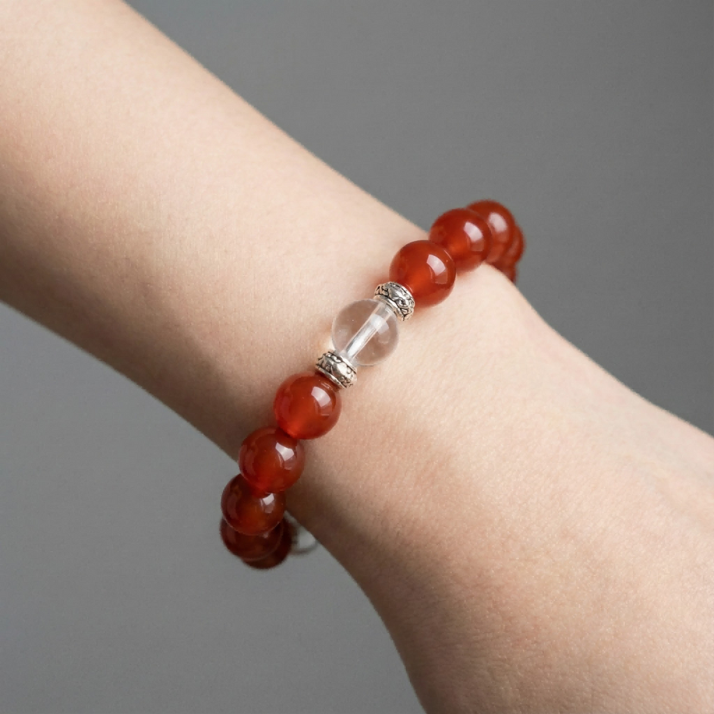 Armband aus rotem Achat und Bergkristall für Leidenschaft und Tatendrang | UDO Wolkenbeobachtung